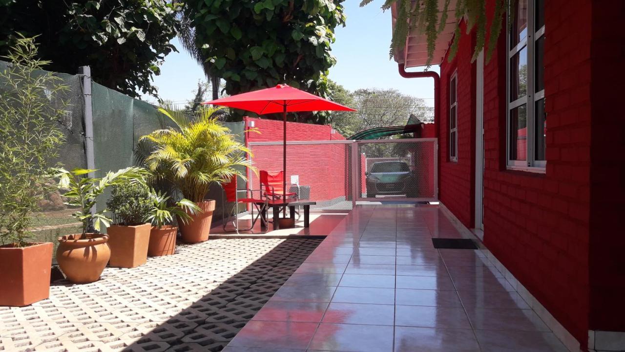 En Familia Villa Puerto Iguazú Buitenkant foto